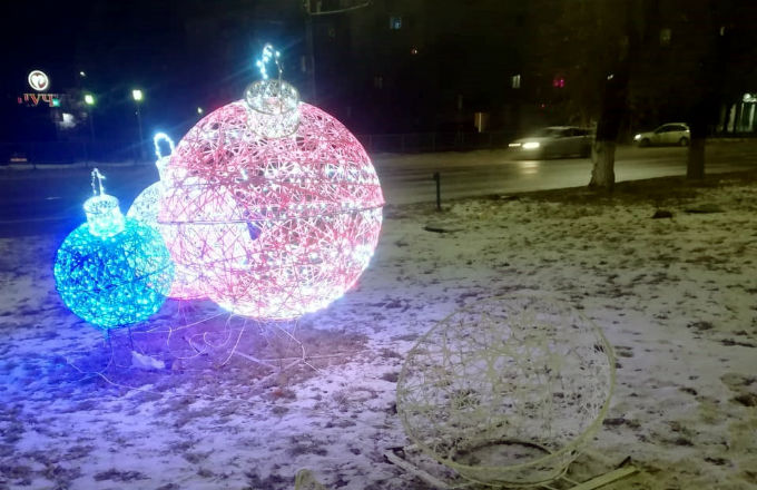В Волгограде снеговик-музыкант оказался в отделении полиции