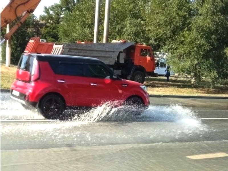 На севере Волгограда авария на питьевом водопроводе