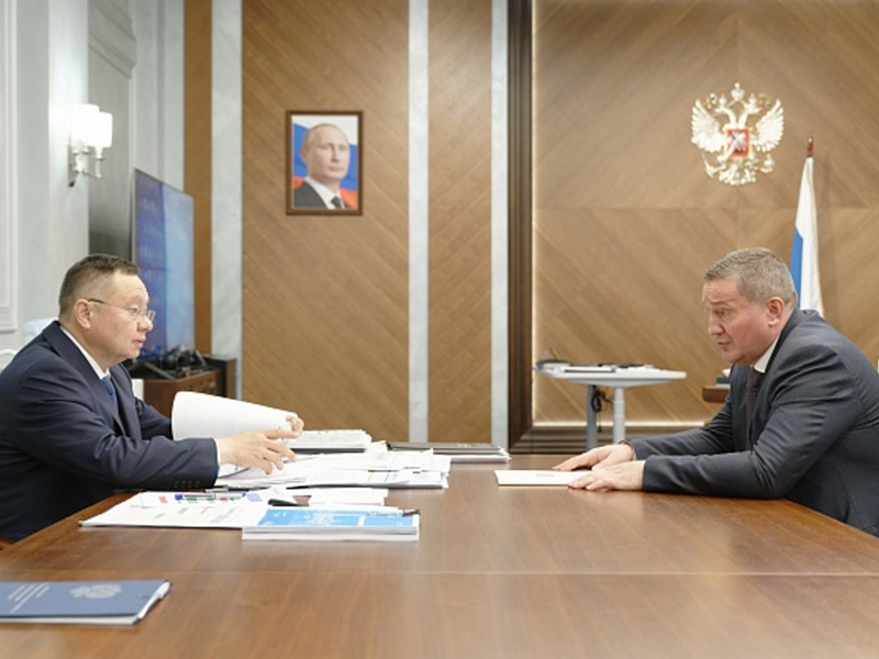 Андрей Бочаров встретился с министром строительства и жилищно-коммунального хозяйства Российской Федерации